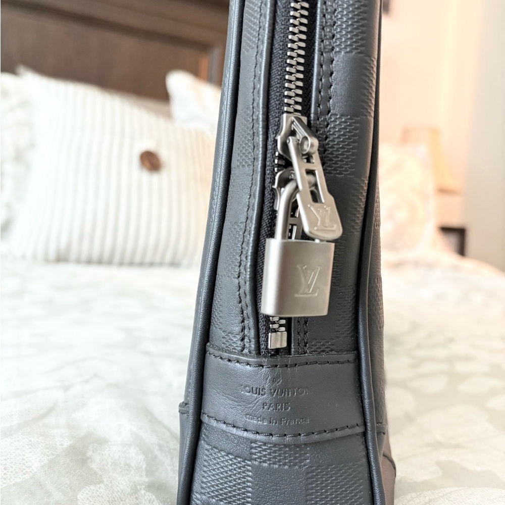 Louis Vuitton Black Infini Leather Briefcase - Picture 14 of 16